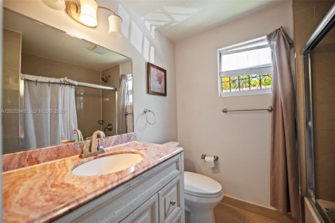 Villa ou maison à vendre à Miami, Floride: 2 chambres, 101.45 m2 № 2085702 - photo 19