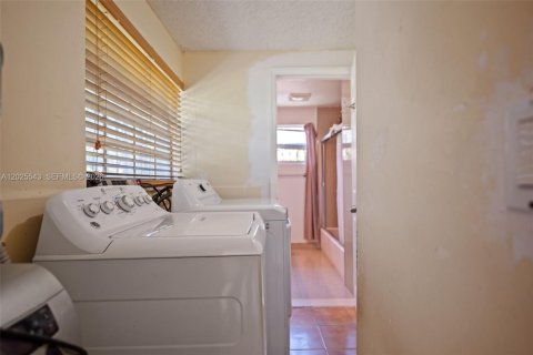 Villa ou maison à vendre à Miami, Floride: 2 chambres, 101.45 m2 № 2085702 - photo 20