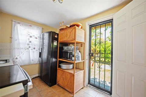 Villa ou maison à vendre à Miami, Floride: 2 chambres, 101.45 m2 № 2085702 - photo 11