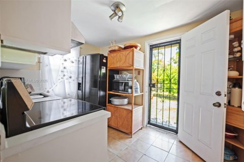 Villa ou maison à vendre à Miami, Floride: 2 chambres, 101.45 m2 № 2085702 - photo 14