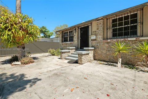 Villa ou maison à vendre à Miami, Floride: 2 chambres, 101.45 m2 № 2085702 - photo 3