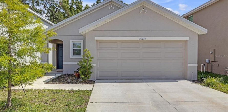 House in Dade City, Florida 3 bedrooms, 140.84 sq.m. № 1725503