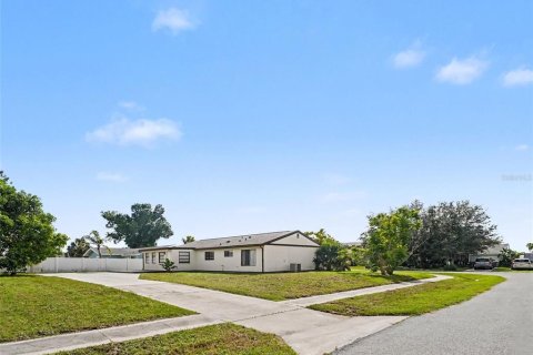 Villa ou maison à vendre à North Port, Floride: 3 chambres, 158.86 m2 № 2283970 - photo 29