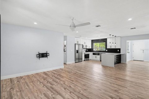 Villa ou maison à vendre à North Port, Floride: 3 chambres, 158.86 m2 № 2283970 - photo 6