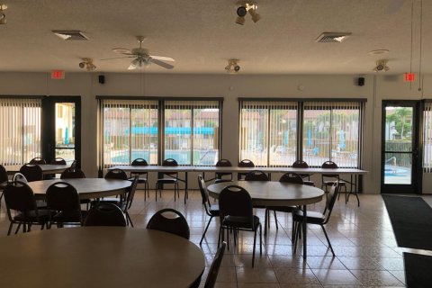 Condo in Lake Worth, Florida, 2 bedrooms № 2261239 - photo 26