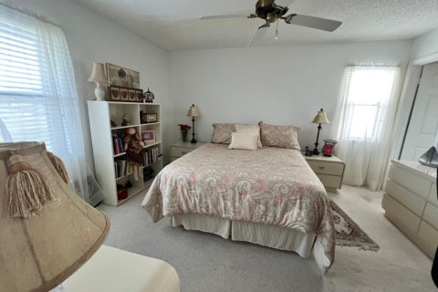 Condo in Lake Worth, Florida, 2 bedrooms № 2261239 - photo 15