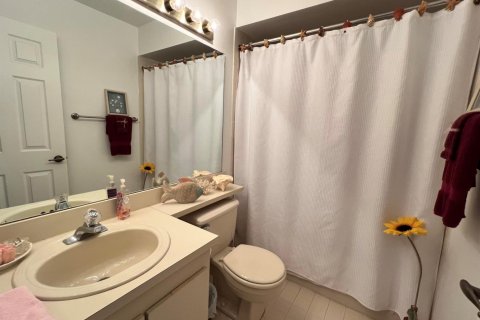 Condo in Lake Worth, Florida, 2 bedrooms № 2261239 - photo 9
