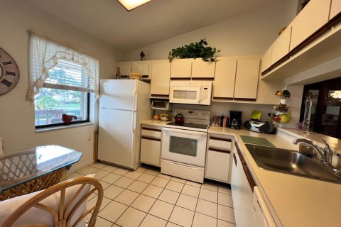 Condo in Lake Worth, Florida, 2 bedrooms № 2261239 - photo 6