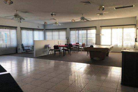 Condo in Lake Worth, Florida, 2 bedrooms № 2261239 - photo 25