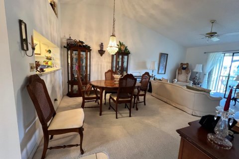 Condo in Lake Worth, Florida, 2 bedrooms № 2261239 - photo 14