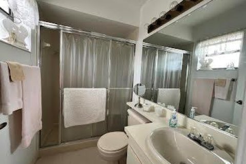 Condo in Lake Worth, Florida, 2 bedrooms № 2261239 - photo 18