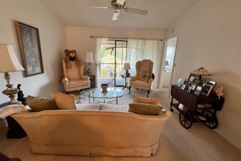 Condo in Lake Worth, Florida, 2 bedrooms № 2261239 - photo 11
