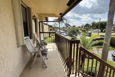 Condo in Lake Worth, Florida, 2 bedrooms № 2261239 - photo 3