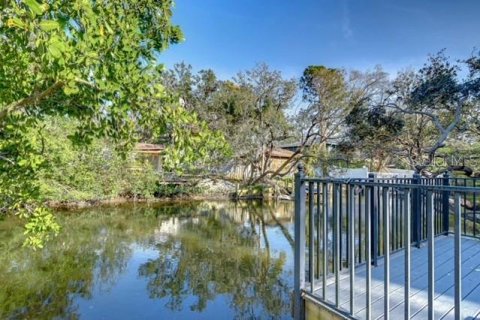 House in Tampa, Florida 3 bedrooms, 98.1 sq.m. № 2114096