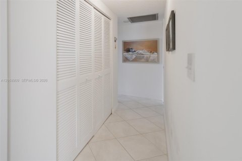 Copropriété à louer à Hallandale Beach, Floride: 3 chambres, 161.65 m2 № 2168791 - photo 22