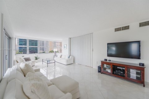 Copropriété à louer à Hallandale Beach, Floride: 3 chambres, 161.65 m2 № 2168791 - photo 4