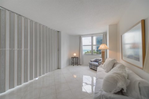 Copropriété à louer à Hallandale Beach, Floride: 3 chambres, 161.65 m2 № 2168791 - photo 15