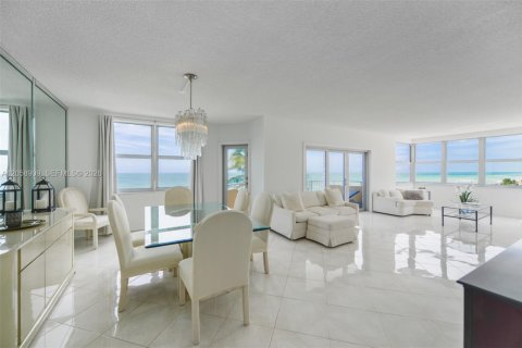 Copropriété à louer à Hallandale Beach, Floride: 3 chambres, 161.65 m2 № 2168791 - photo 3