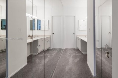 Copropriété à louer à Hallandale Beach, Floride: 3 chambres, 161.65 m2 № 2168791 - photo 29