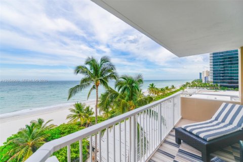 Copropriété à louer à Hallandale Beach, Floride: 3 chambres, 161.65 m2 № 2168791 - photo 5
