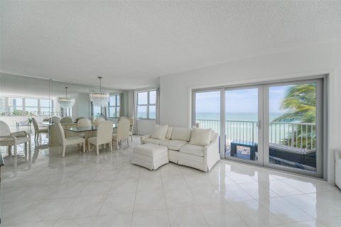 Copropriété à louer à Hallandale Beach, Floride: 3 chambres, 161.65 m2 № 2168791 - photo 2