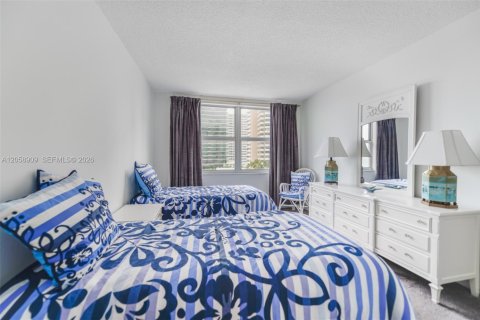 Copropriété à louer à Hallandale Beach, Floride: 3 chambres, 161.65 m2 № 2168791 - photo 10