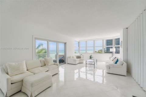 Copropriété à louer à Hallandale Beach, Floride: 3 chambres, 161.65 m2 № 2168791 - photo 13