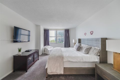 Copropriété à louer à Hallandale Beach, Floride: 3 chambres, 161.65 m2 № 2168791 - photo 27