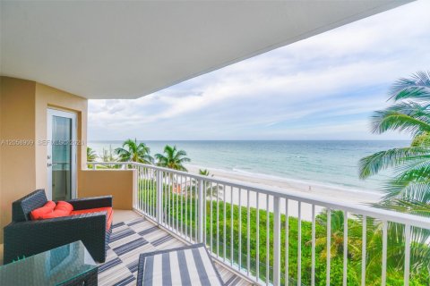 Copropriété à louer à Hallandale Beach, Floride: 3 chambres, 161.65 m2 № 2168791 - photo 7