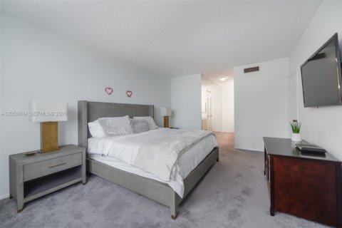 Copropriété à louer à Hallandale Beach, Floride: 3 chambres, 161.65 m2 № 2168791 - photo 28
