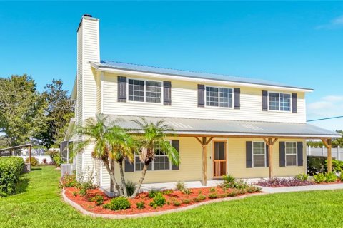 House in Frostproof, Florida 5 bedrooms, 252.69 sq.m. № 2279770 - photo 5