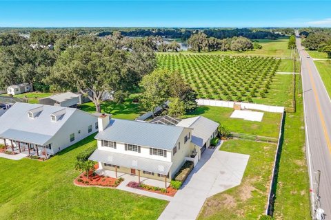 House in Frostproof, Florida 5 bedrooms, 252.69 sq.m. № 2279770 - photo 4