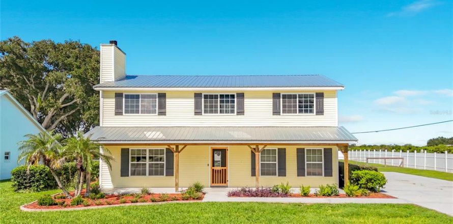 House in Frostproof, Florida 5 bedrooms, 252.69 sq.m. № 2279770