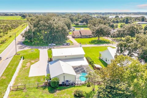 House in Frostproof, Florida 5 bedrooms, 252.69 sq.m. № 2279770 - photo 16