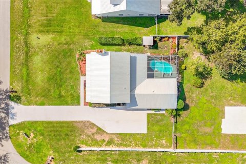 House in Frostproof, Florida 5 bedrooms, 252.69 sq.m. № 2279770 - photo 19