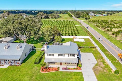 House in Frostproof, Florida 5 bedrooms, 252.69 sq.m. № 2279770 - photo 10