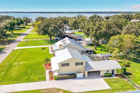 House in Frostproof, Florida 5 bedrooms, 252.69 sq.m. № 2279770 - photo 12