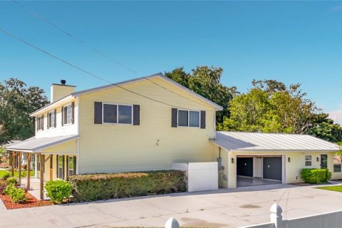 House in Frostproof, Florida 5 bedrooms, 252.69 sq.m. № 2279770 - photo 8