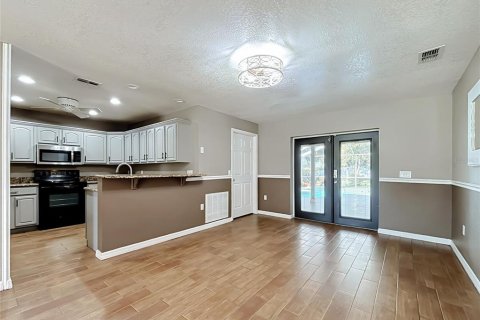 House in Frostproof, Florida 5 bedrooms, 252.69 sq.m. № 2279770 - photo 27