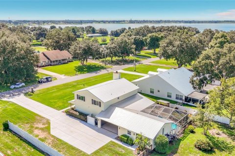 House in Frostproof, Florida 5 bedrooms, 252.69 sq.m. № 2279770 - photo 14