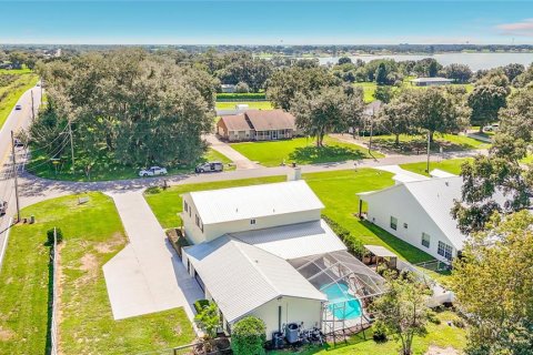 House in Frostproof, Florida 5 bedrooms, 252.69 sq.m. № 2279770 - photo 3