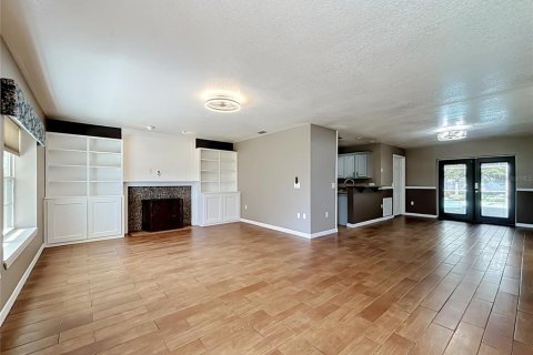 House in Frostproof, Florida 5 bedrooms, 252.69 sq.m. № 2279770 - photo 25