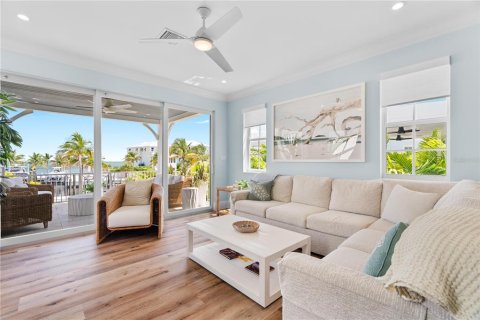 House in Marathon, Florida 5 bedrooms, 308.44 sq.m. № 2115785 - photo 21