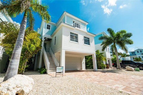 House in Marathon, Florida 5 bedrooms, 308.44 sq.m. № 2115785 - photo 6