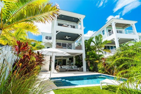 House in Marathon, Florida 5 bedrooms, 308.44 sq.m. № 2115785 - photo 2