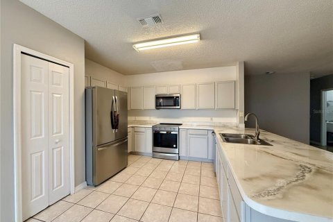 Villa ou maison à louer à Kissimmee, Floride: 4 chambres, 264.49 m2 № 2408927 - photo 10