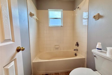 Villa ou maison à louer à Kissimmee, Floride: 4 chambres, 264.49 m2 № 2408927 - photo 22