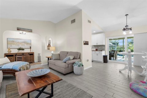House in Punta Gorda, Florida 3 bedrooms, 179.58 sq.m. № 1876117 - photo 15