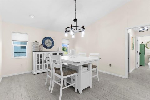 House in Punta Gorda, Florida 3 bedrooms, 179.58 sq.m. № 1876117 - photo 7