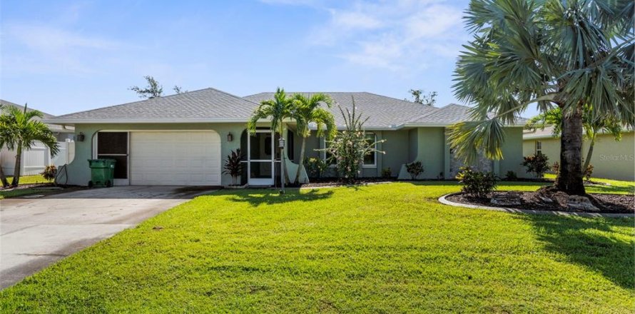 House in Punta Gorda, Florida 3 bedrooms, 179.58 sq.m. № 1876117